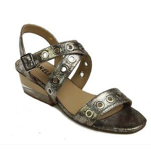 VANELI Chatel Pale Platino Metallic Strappy Sandals Grommets Buckle Size 7M NEW